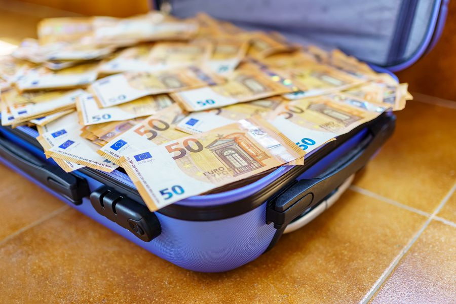 Сколько валюты можно вывезти из РФ